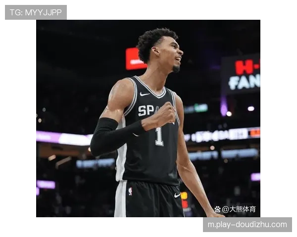 马刺下半场进攻效率从37.5%飙升至59.5%，文班亚马体能恢复成逆转关键变量